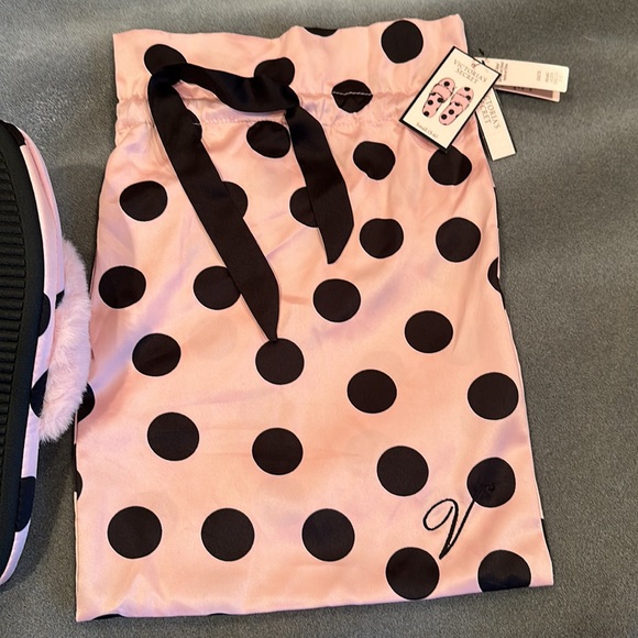Victoria’s Secret polka dot slippers with sac bag - Picture 5 of 6